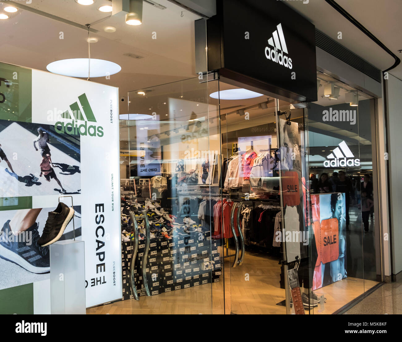 Hongkong - April 4, 2019: Adidas Store in Hongkong. Stockfoto