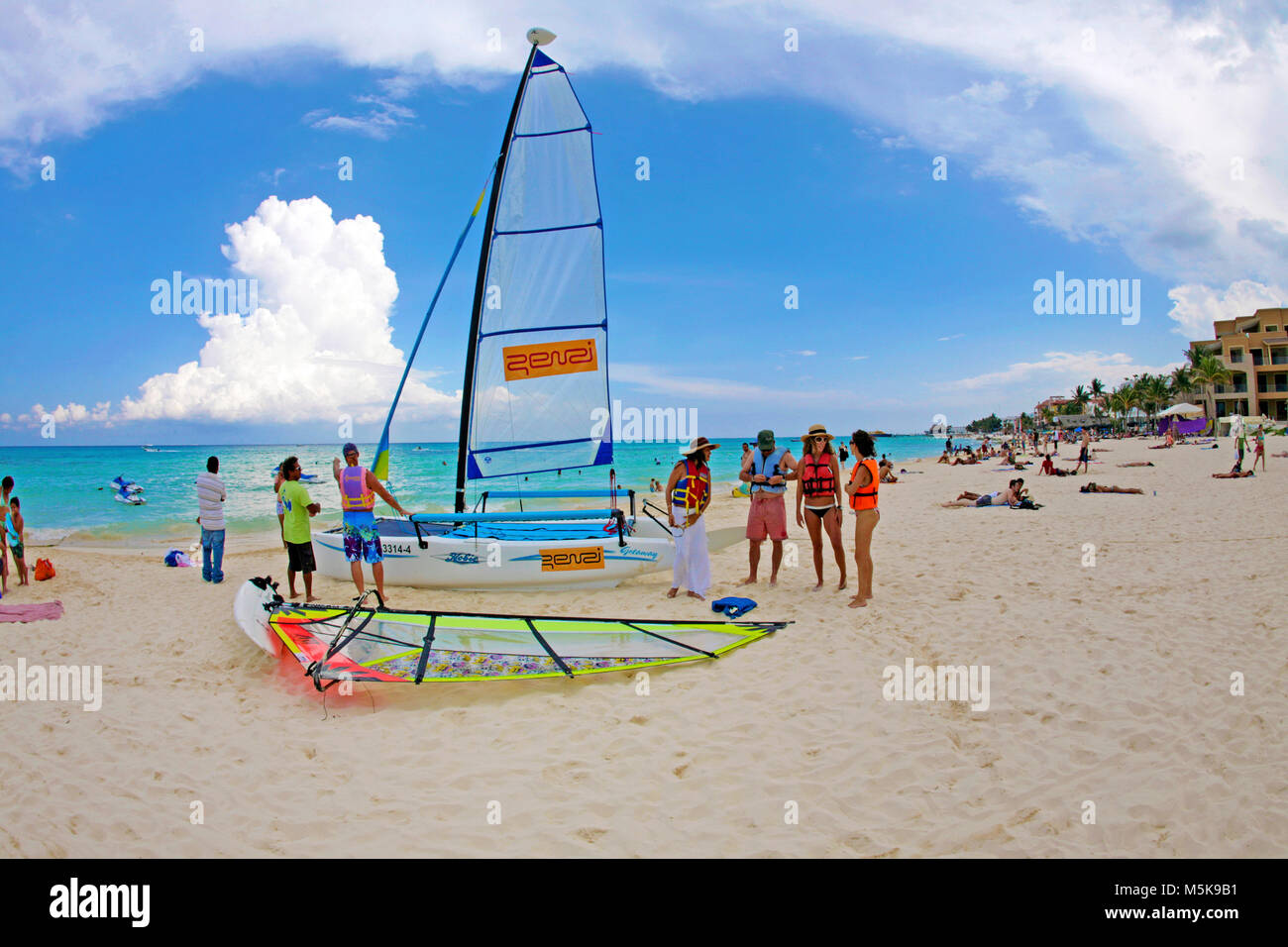 Wassersport am Strand von Playa del Carmen, Mexiko, Karibik | Wassersport am Strand von Playa del Carmen, Mexiko, Karibik Stockfoto