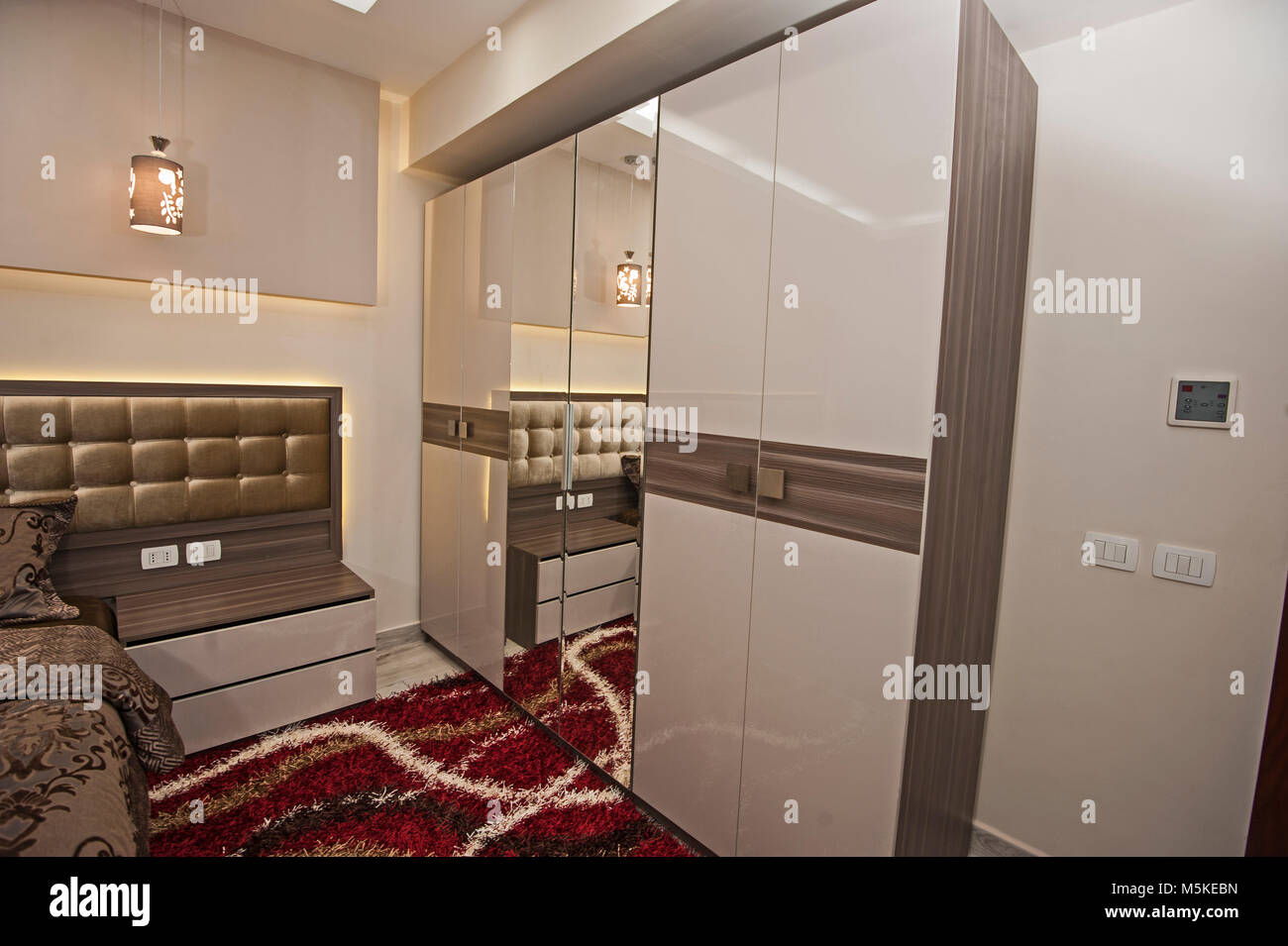 Interior Design Einrichtung Einrichtung von Luxus zeigen home Schlafzimmer mit Möbeln und Bed Stockfoto