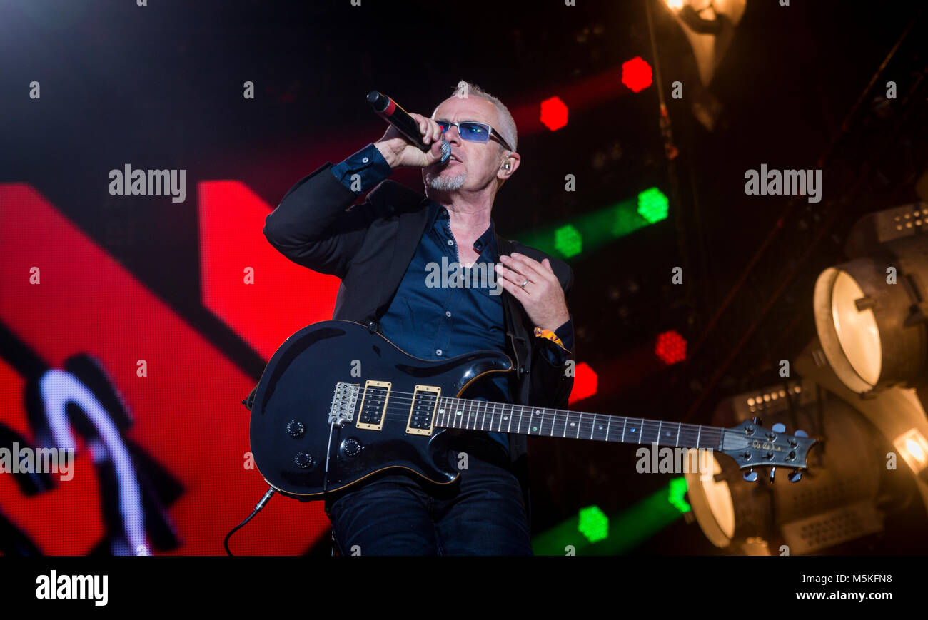 Nik Kershaw spielt ein Rätsel beim Rewind Festival, Scone Palace, Perth, 22. Und 23. Juli 2017 auf der Hauptbühne Bild: Martin Bone 23/07/2017 Stockfoto