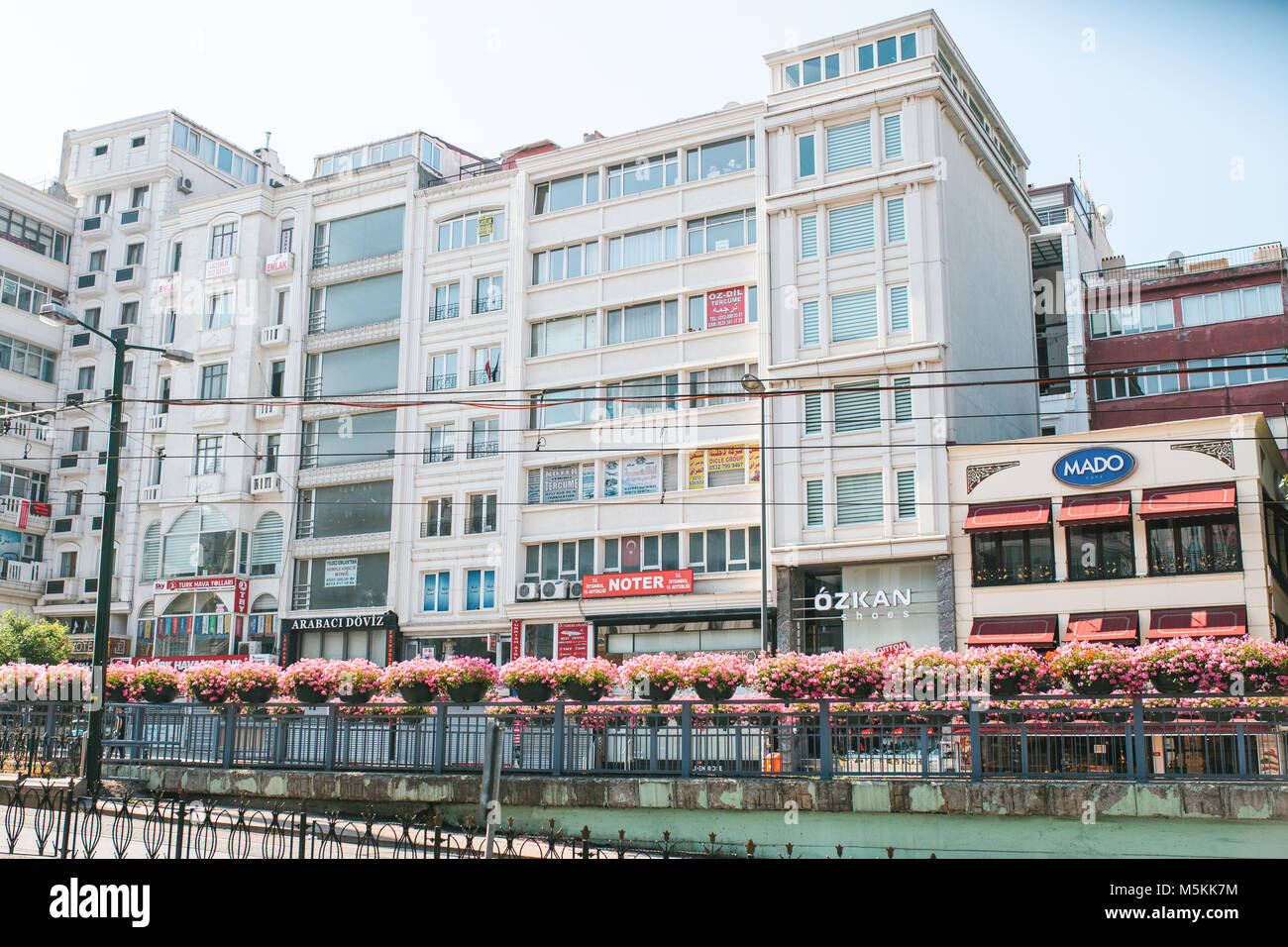 Istanbul, 11. Juni 2017: Editorial Bild von Street View mit Gebäude und Geschäfte. Stockfoto