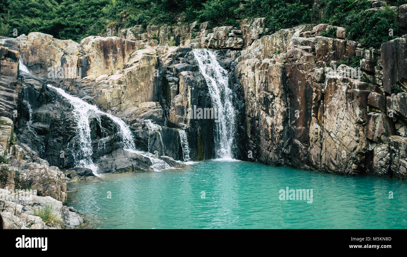 Ein versteckter Wasserfall in Sai Kung National Park, Hong Kong Stockfoto