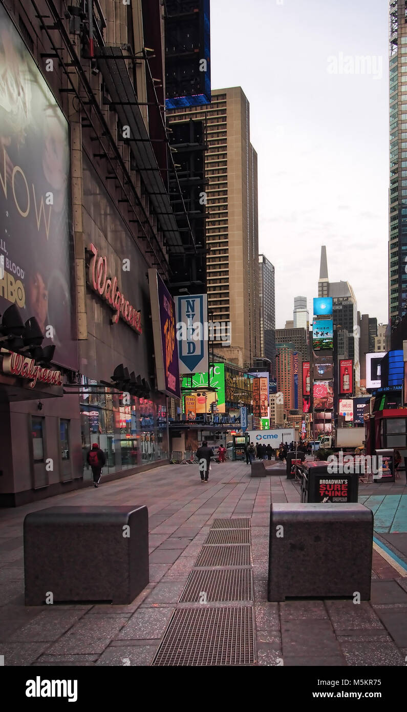 New York, New York, USA. Februar 1, 2018. Times Square an einem Wochentag nachmittags im Winter Stockfoto