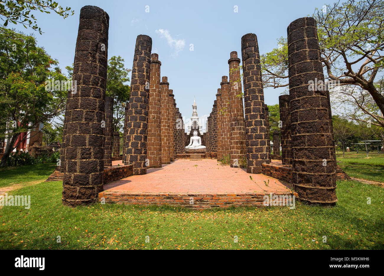 SAMUT PRAKAN, THAILAND, März 6, 2017 - Die große Halle von Wat Maha That, Sukhothai, alte Stadt, Samut Prakan, Thailand Stockfoto