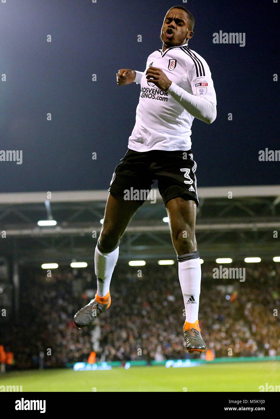 Die fulham Ryan Sessegnon feiert zählen seine Seiten erstes Ziel der Gleichen während der Meisterschaft Spiel im Craven Cottage, London. Stockfoto