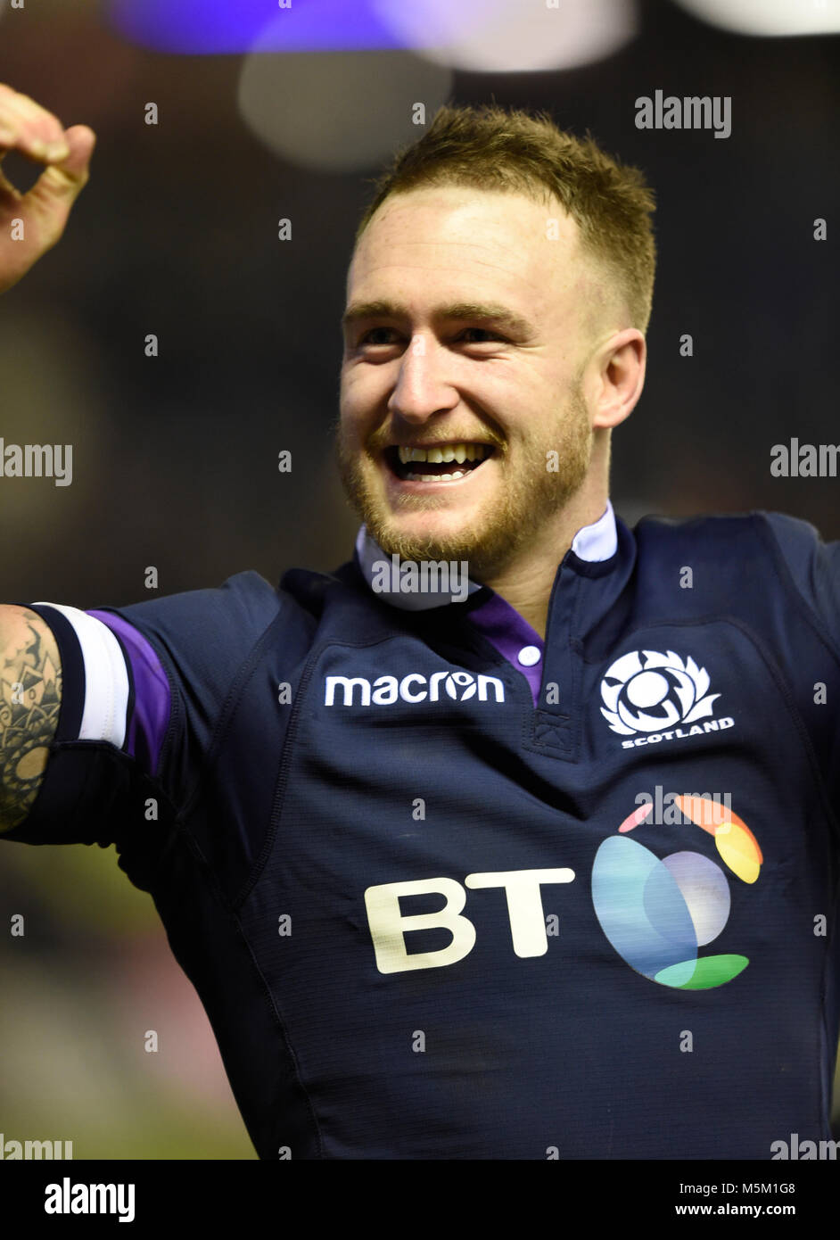 Der schottische Stuart Hogg feiert nach dem RBS Six Nations-Spiel im BT Murrayfield, Edinburgh. DRÜCKEN SIE VERBANDSFOTO. Bilddatum: Samstag, 24. Februar 2018. Siehe PA Story RUGBYU Scotland. Bildnachweis sollte lauten: Ian Rutherford/PA Wire. . Stockfoto