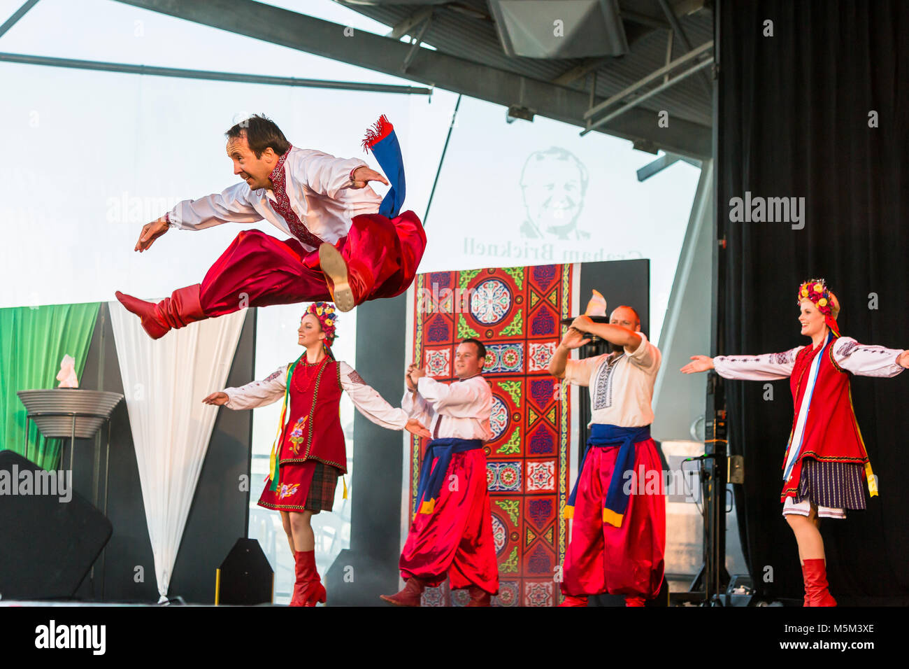 Bunbury, Western Australia. 24. Februar, 2018. Ukraine Kosak Tänzer auf der Bühne an der South West multikulturellen Festival. Chris de Leer/Alamy leben Nachrichten Stockfoto