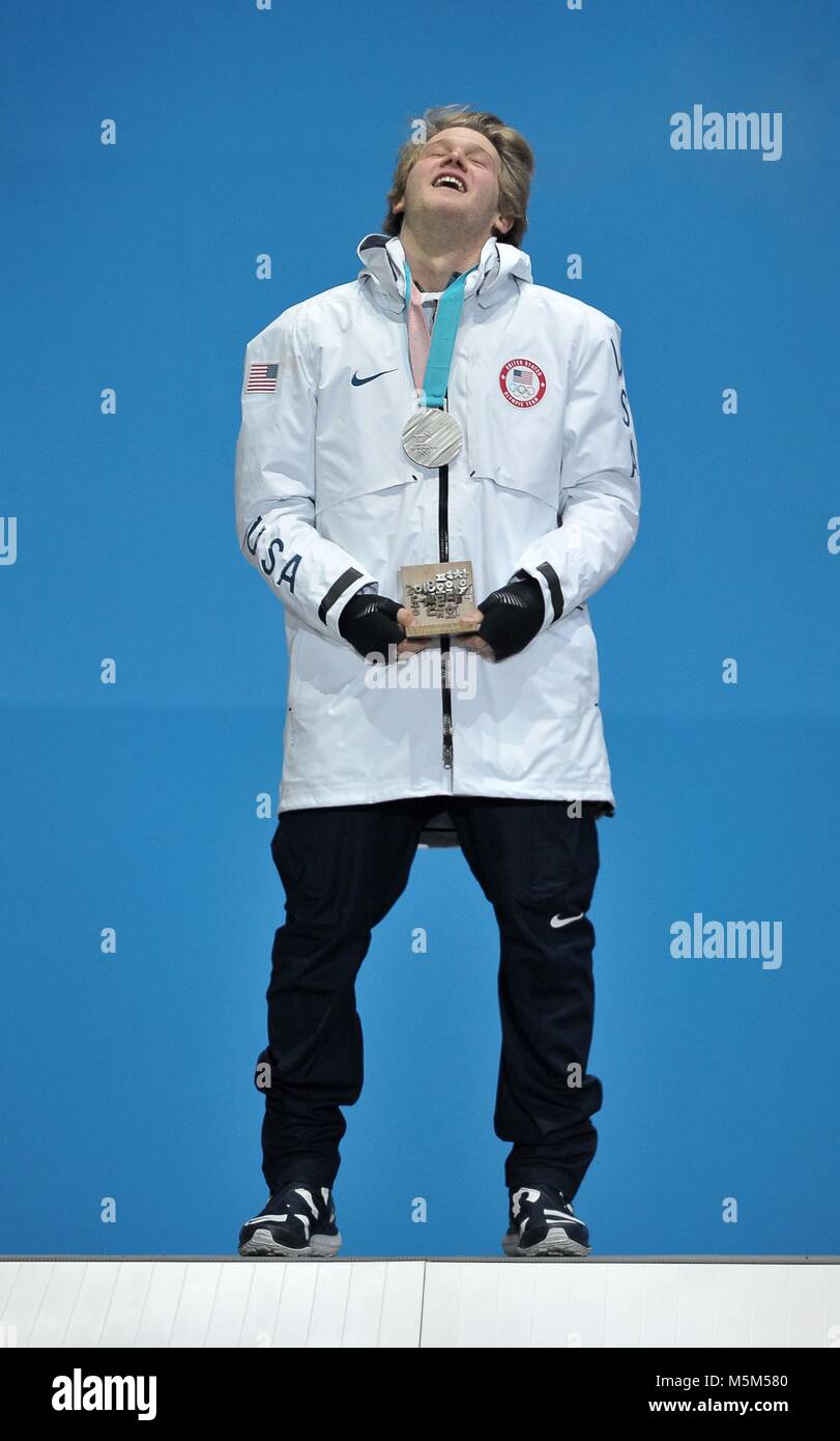 PyeongChang, Südkorea, 24. Feb 2018. Kyle Mack (USA) mit seiner Silbermedaille. Medaille Zeremonien. Pyeongchang Olympic Plaza. Republik Korea. 24.02.2018. Stockfoto