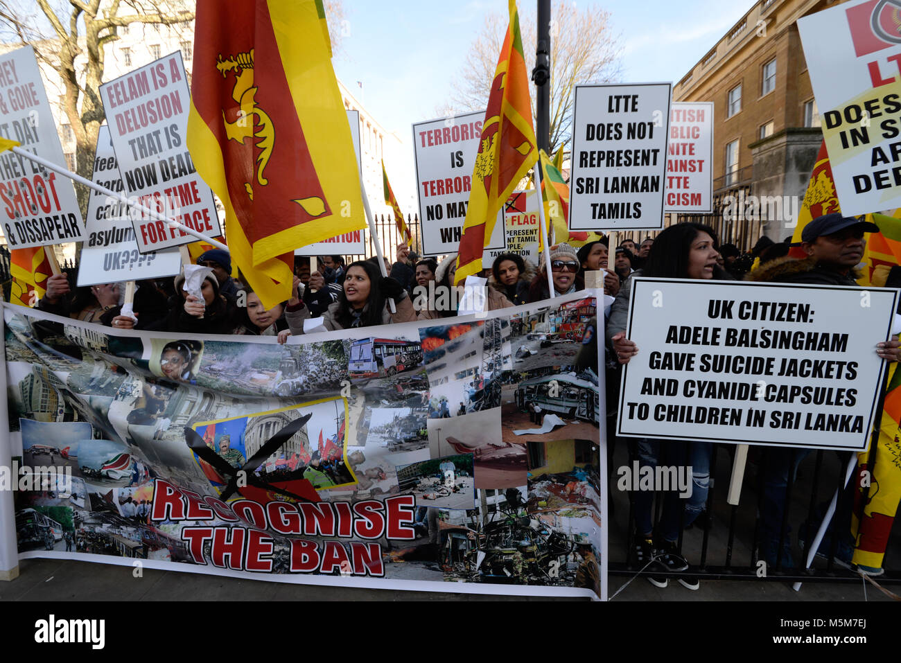 Ein Protest in Whitehall, London gegen die Aktionen der Befreiungstiger von Tamil Eelam LTTE in Sri Lanka Stockfoto