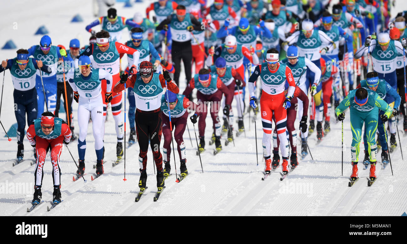 Pyeongchang, Südkorea. 24 Feb, 2018. Skifahrer beginnen, das 50 km Rennen in Pyeongchang, Südkorea, 24. Februar 2018. Credit: Hendrik Schmidt/dpa-Zentralbild/dpa/Alamy leben Nachrichten Stockfoto