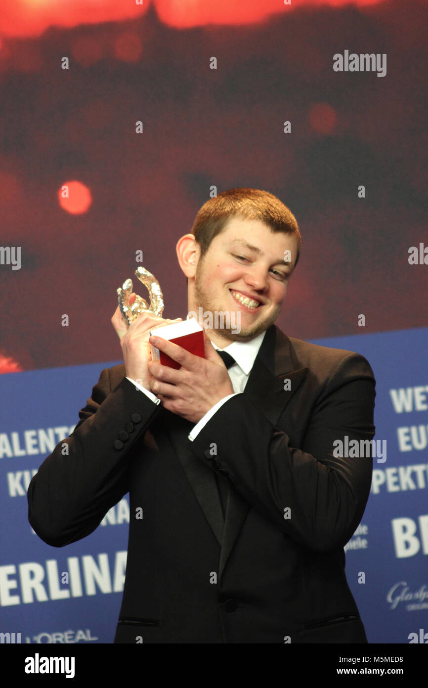 Berlin, Deutschland. 24. Februar, 2018. Anthony Bajon, winnder von "Silberner Bär für den Besten Darsteller" Anthony Bajon in "La prière" (das Gebet), 68. Berlinale, Film; Berlin, Deutschland. 24. Februar, 2018. Mit: Anthony Bajon, Pressekonferenz im Grand Hyatt Hotel in Berlin/Deutschland, 68. Berlinale, "Credits: T.O. Bilder/Alamy Live News" Stockfoto