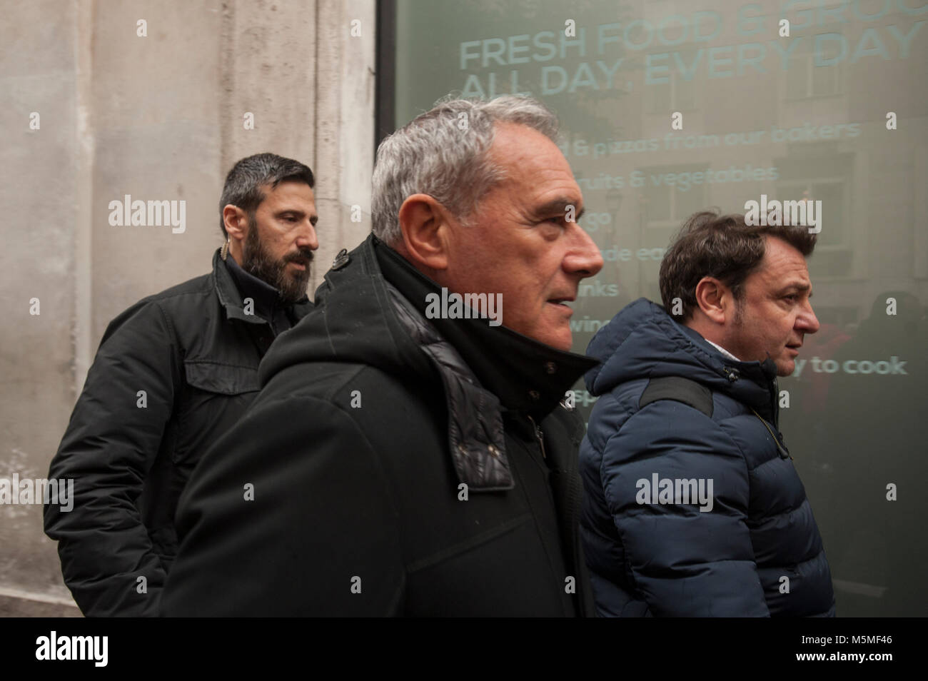 Rom, Italien. 24. Februar, 2018. Zehn Tage vor nationalen Wahlen, 23 Organisationen haben gemeinsam die Straßen in Rom klar für "nie wieder Faschismus, nie mehr Rassismus" bitten. Der Protest wurde zur nationalen Institution appello Maßnahmen gegen die politischen Bewegungen, die Inspiration von Faschismus zeichnen, e der extremen Rechten Casapound und Forza Nuova. Vor einigen Wochen, andere Proteste wurden in mehreren Städten organisiert nach einem Italiener, der extremen Rechten Rand ab, afrikanische Migranten schießen in der kleinen Stadt Macerata. Credit: Valeria Ferraro/Alamy leben Nachrichten Stockfoto