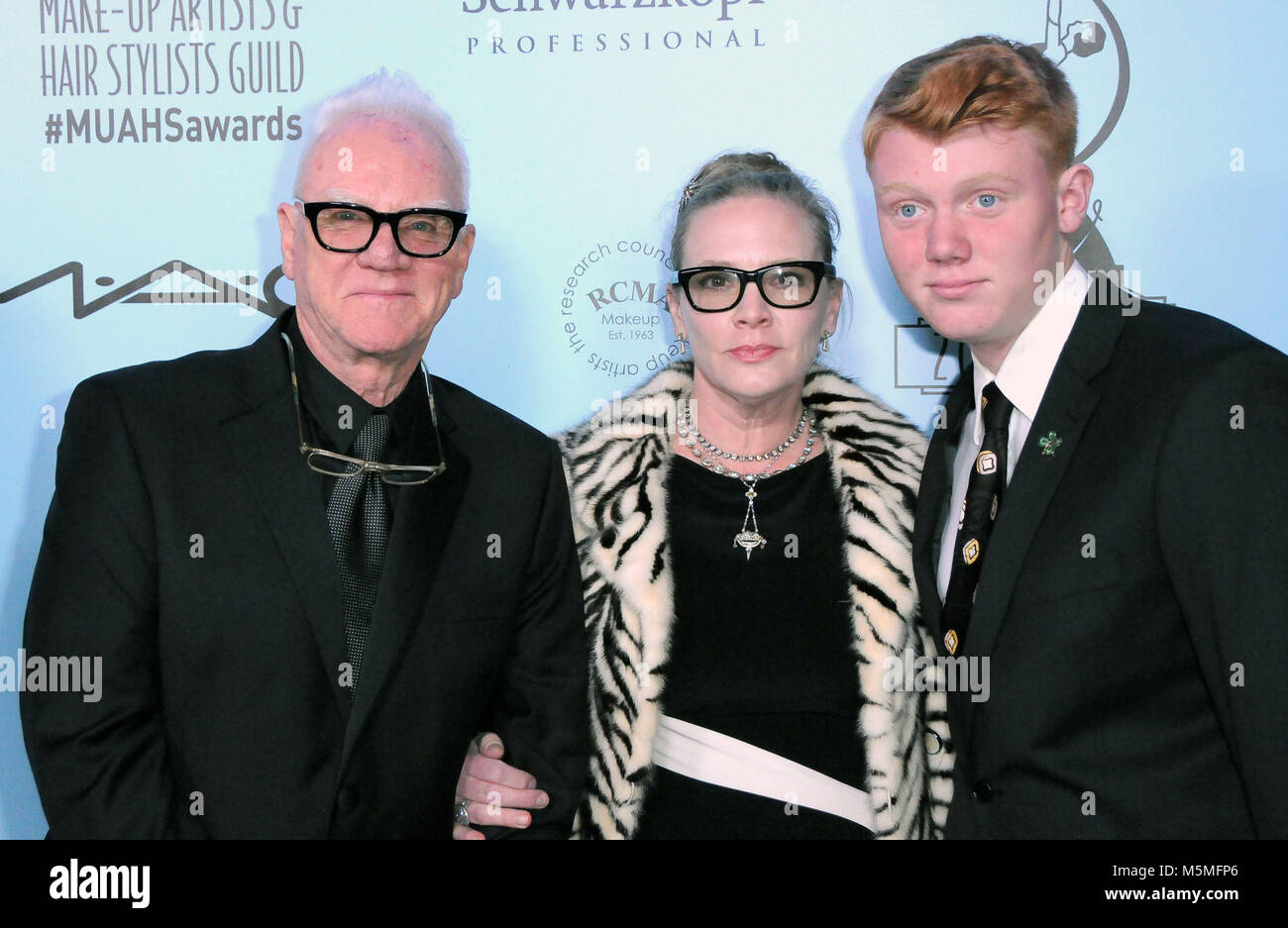 Los Angeles, Kalifornien, USA. 24. Februar, 2018. Schauspieler Malcolm McDowell und Familie die 2018 Make-up und Hair Stylisten Guild Awards in Novo am 24. Februar in Los Angeles, Kalifornien 2018. Foto von Barry King/Alamy leben Nachrichten Stockfoto