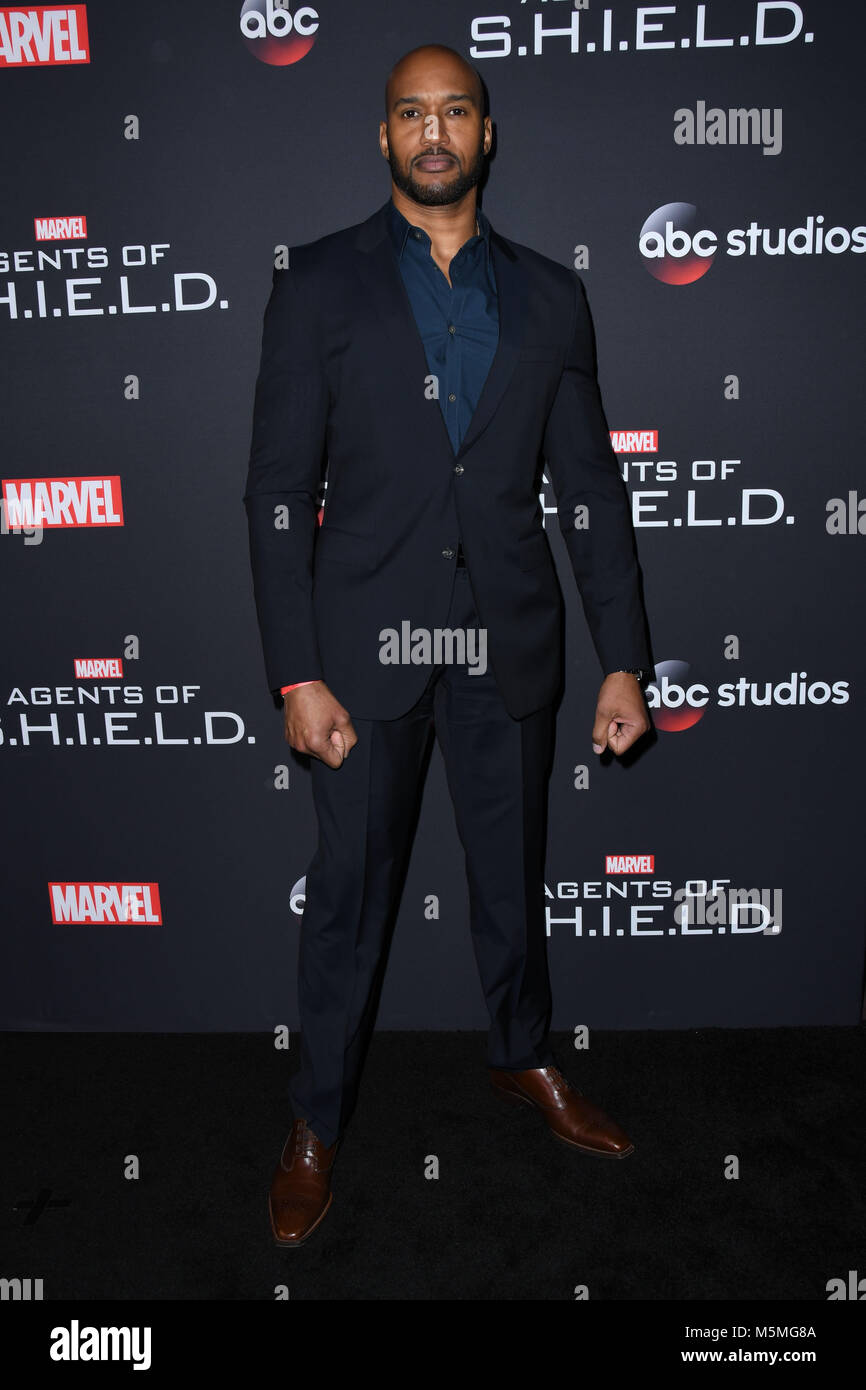 Hollywood, CA, USA. 24 Feb, 2018. 24. Februar 2018 - Hollywood, Kalifornien - Henry Simmons. Von Marvel' 'Agenten des S.H.I.E.L.D.'' 100 Episode Feier gehalten an OHM Nachtclub. Photo Credit: Birdie Thompson/AdMedia Credit: Birdie Thompson/AdMedia/ZUMA Draht/Alamy leben Nachrichten Stockfoto