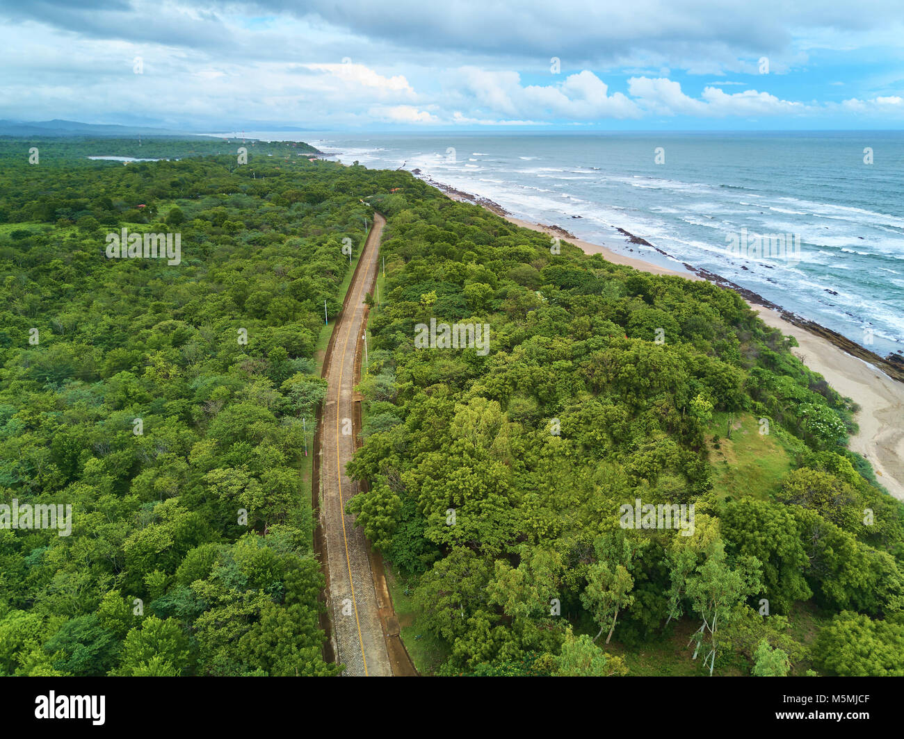 Rurual Straße in der Küste von Nicaragua. 4x4 Abenteuer im ländlichen Raum Stockfoto