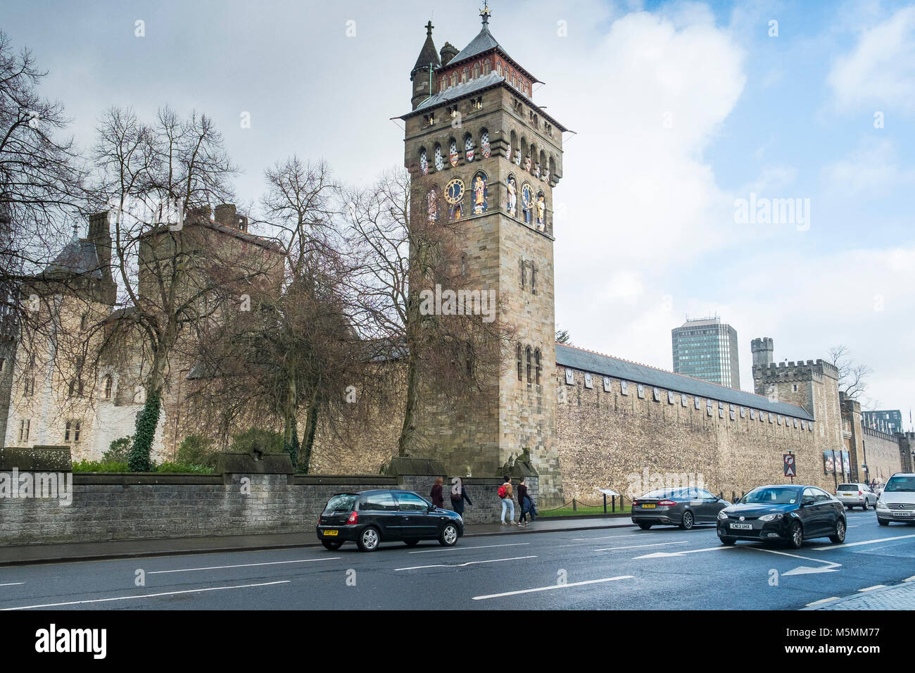 Der Uhrturm, das Schloss von Cardiff im Stadtzentrum von Cardiff in Wales. Stockfoto