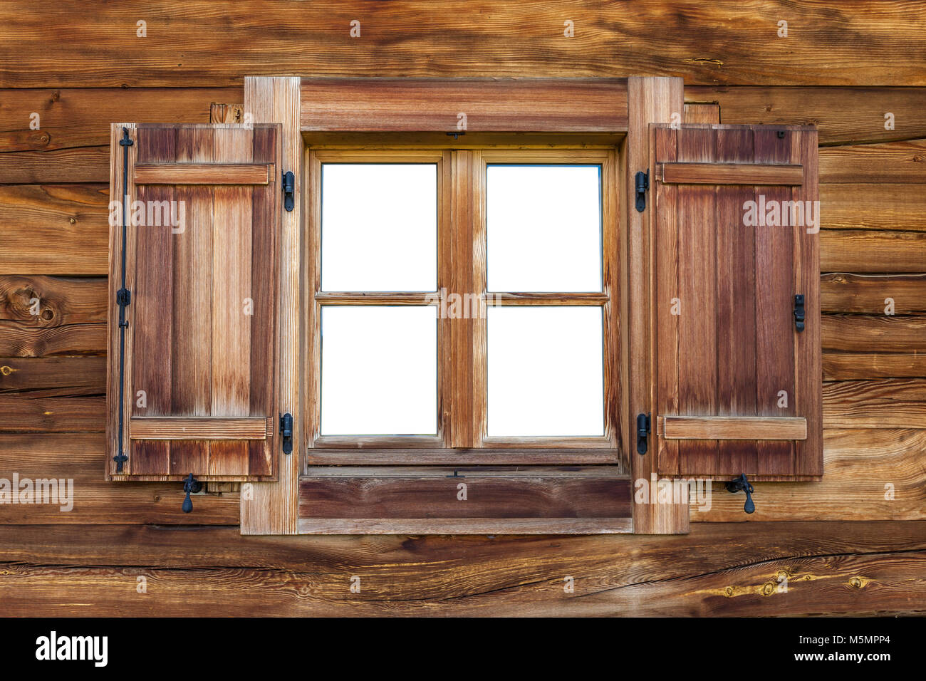Alte Fenster in einer Hütte auf der Seiser Alm, Südtirol, Italien Stockfoto