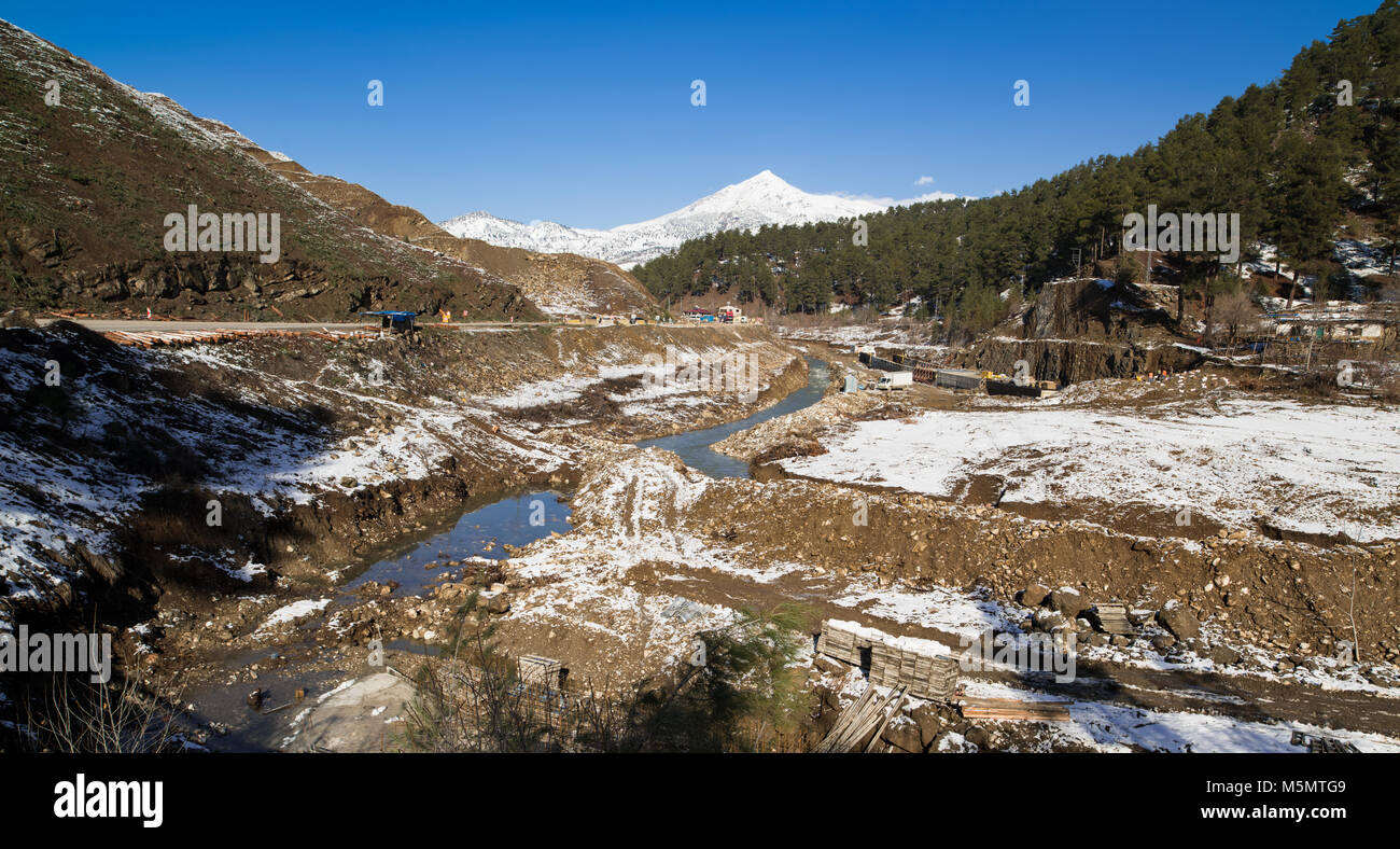 Umweltzerstörung, unterbrochen Baeume und Flussbetten Stockfoto