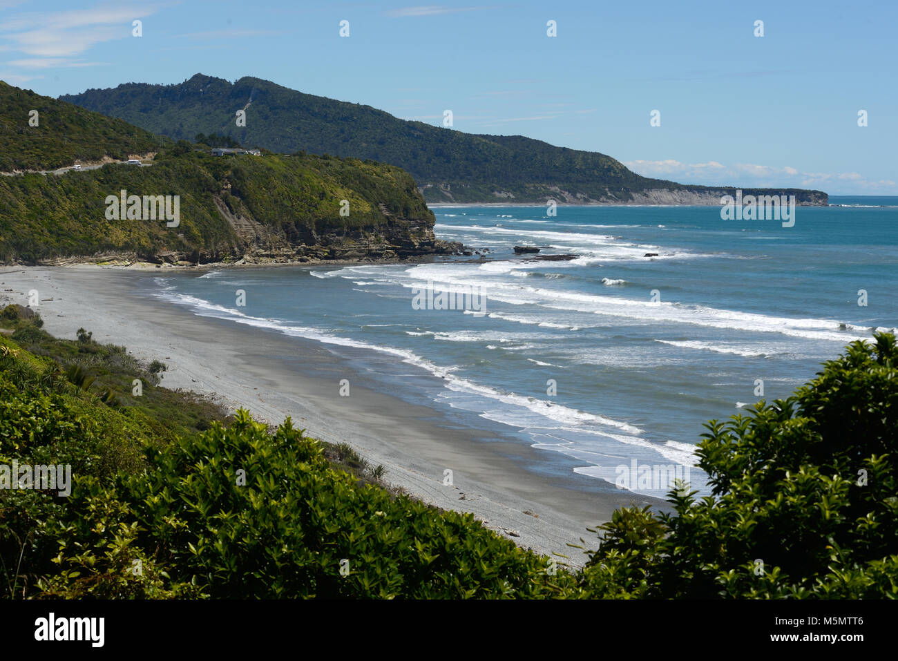 Ein Strand in der Nähe von Punakaiki, West Coast, Neuseeland Stockfoto