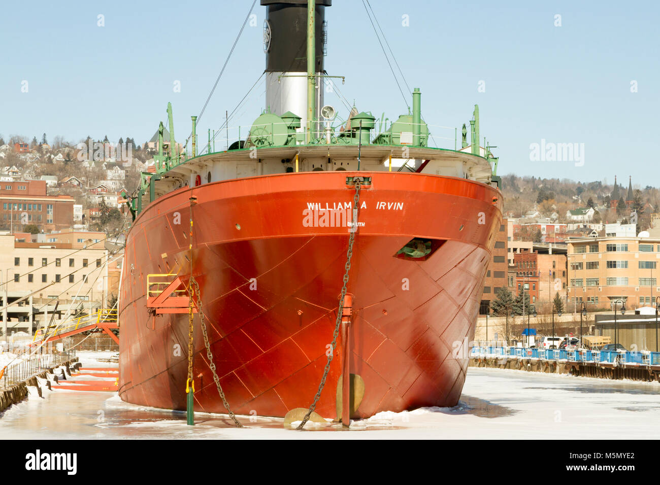 Duluth, Minnesota, USA - 11. Februar 2018: SS William eine Irvin See Schiff museum in gefrorenen Hafen in Duluth, Minnesota, USA am Lake Superior im Winter Stockfoto