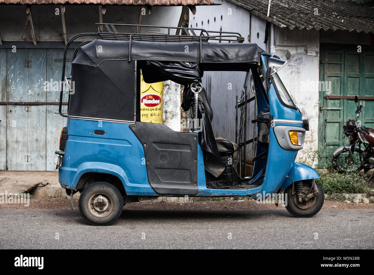 Tuktuk Taxis auf der Straße von Jaffna in Sri Lanka Stockfoto