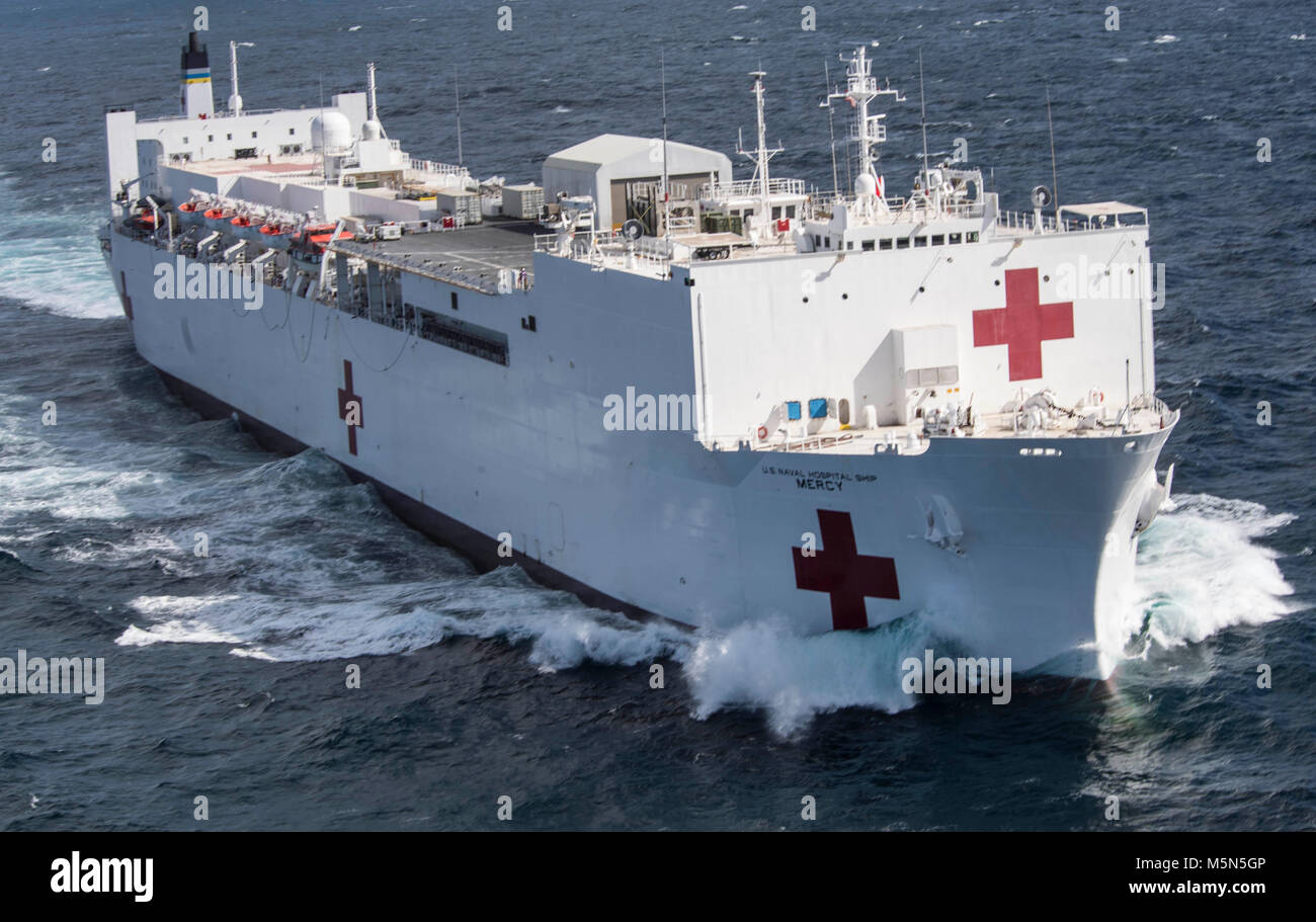 180224-RM 689-0555 SAN DIEGO (Feb. 23, 2018) Military Sealift Command Hospital Ship USNS Mercy (T-AH 19) Abfahrt Marinestützpunkt San Diego zur Unterstützung der pazifischen Partnerschaft 2018 (PP18). PP18's Mission ist es, gemeinsam mit Gastgeber und Partner Nationen zu arbeiten regionaler Interoperabilität und Disaster Response Funktionen, erhöhen die Stabilität und Sicherheit in der Region zu stärken, und neue und dauerhafte Freundschaften über die Indo-Asia-Pazifik-Region fördern. Pazifische Partnerschaft, der nun in seinem 13. Iteration, ist die größte jährliche internationale humanitäre Hilfe und Katastrophenhilfe Abwehrbereitschaft mission cond Stockfoto