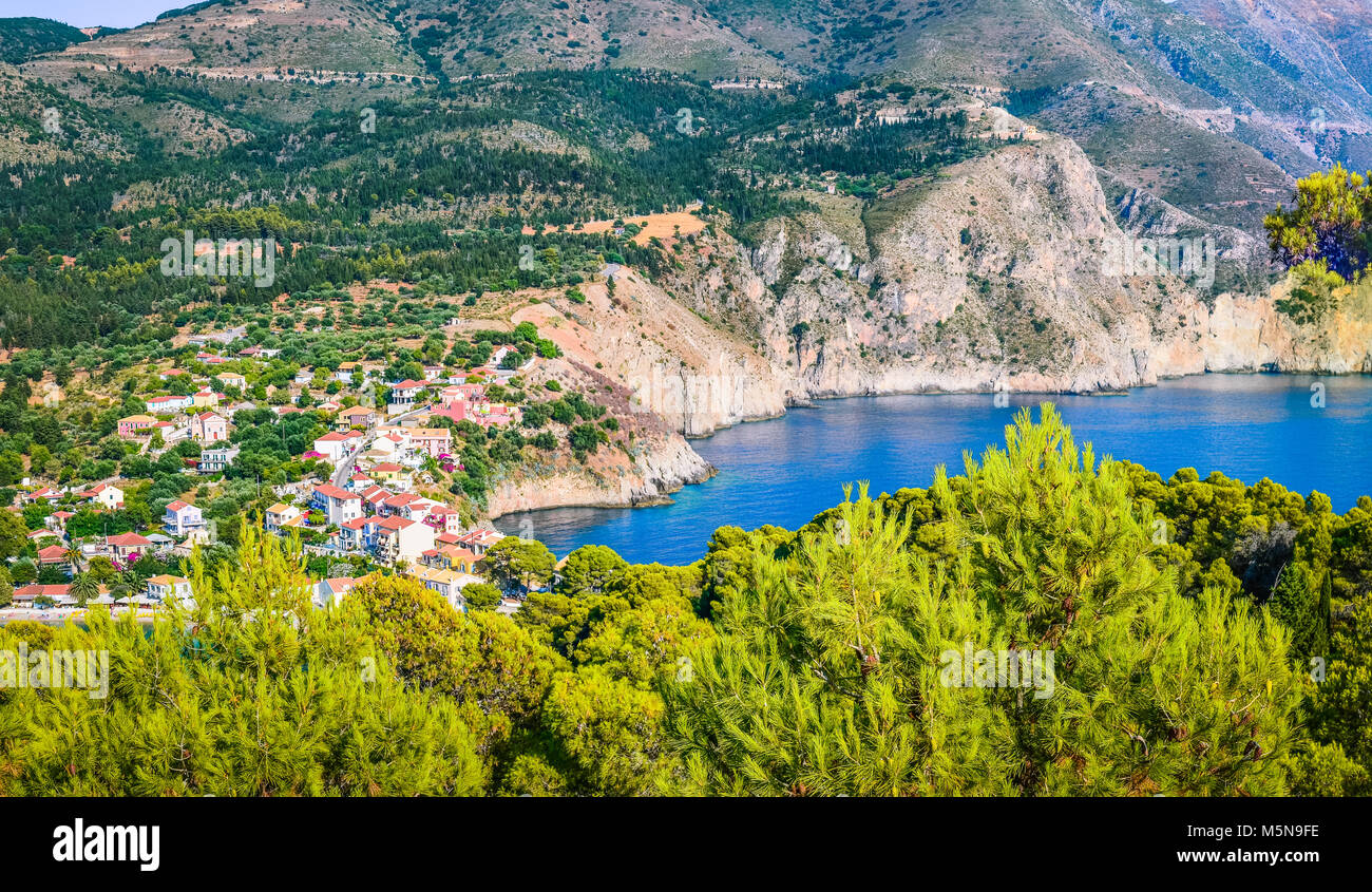 Traditionelles Fischen Dorf Assos auf der Insel Kefalonia in Griechenland Stockfoto
