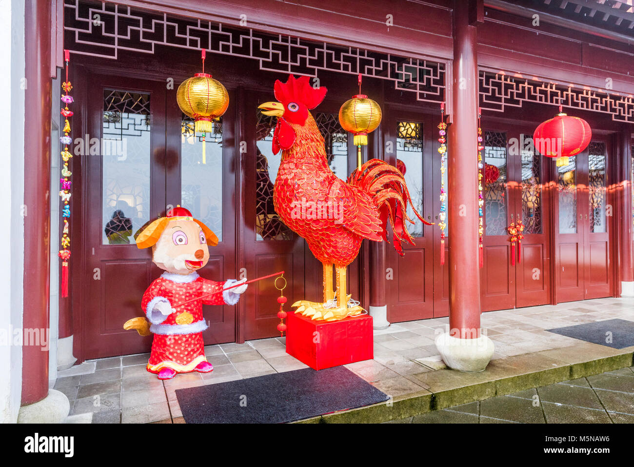 Jahr des Hundes Chinesische Laterne an Dr. Sun Yat-Sen Classical Chinese Garden, Vancouver, British Columbia, Kanada Stockfoto