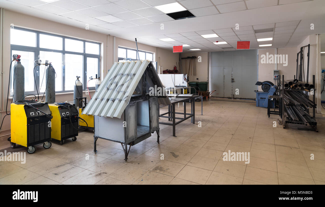 Workshop zur Herstellung von Umgang mit entfernbaren Geräten. Die schweißerei. Stockfoto