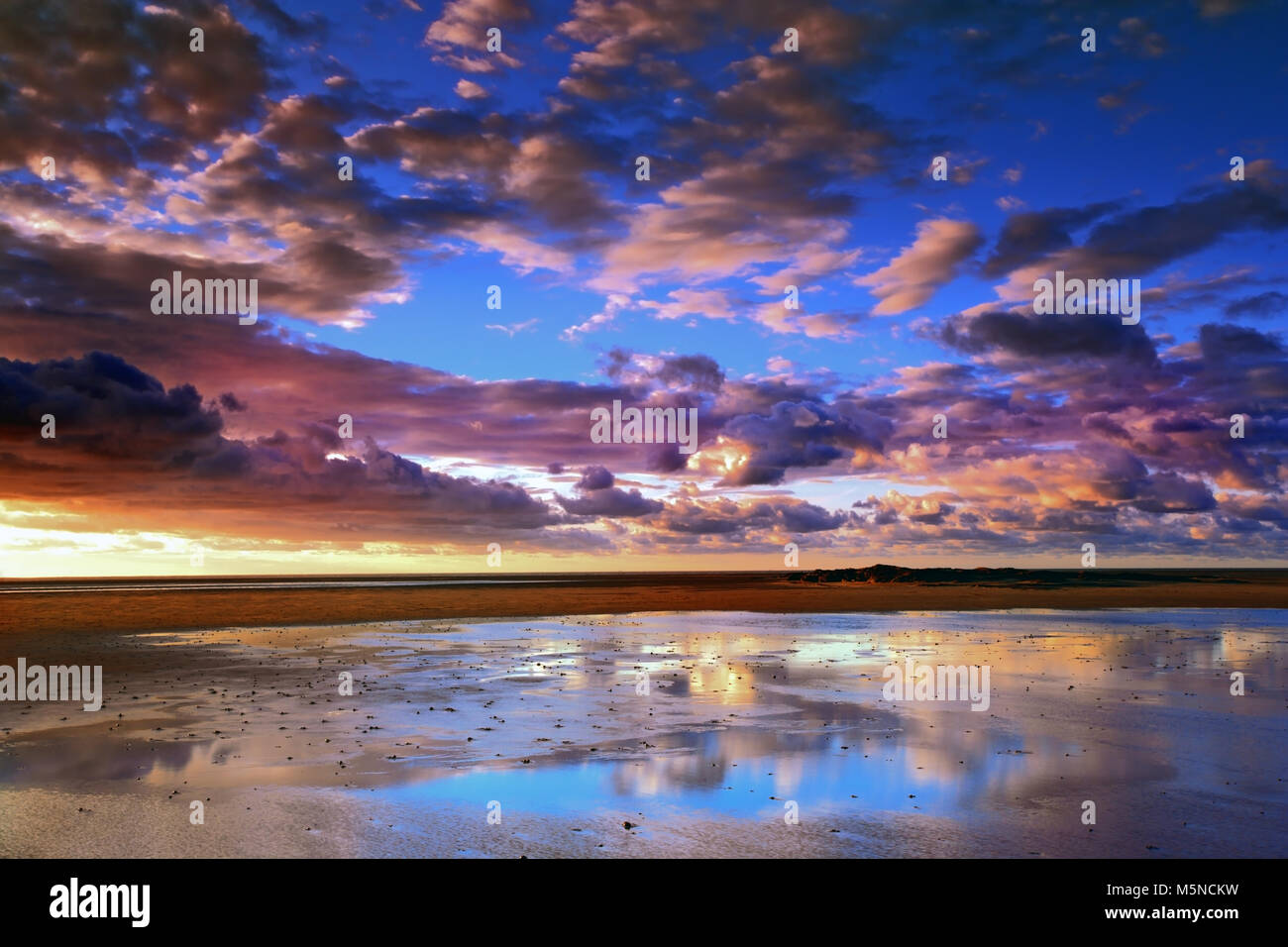Sonnenuntergang an der Küste in der Nähe von Stornoway, Isle of Lewis, Western Isles Stockfoto