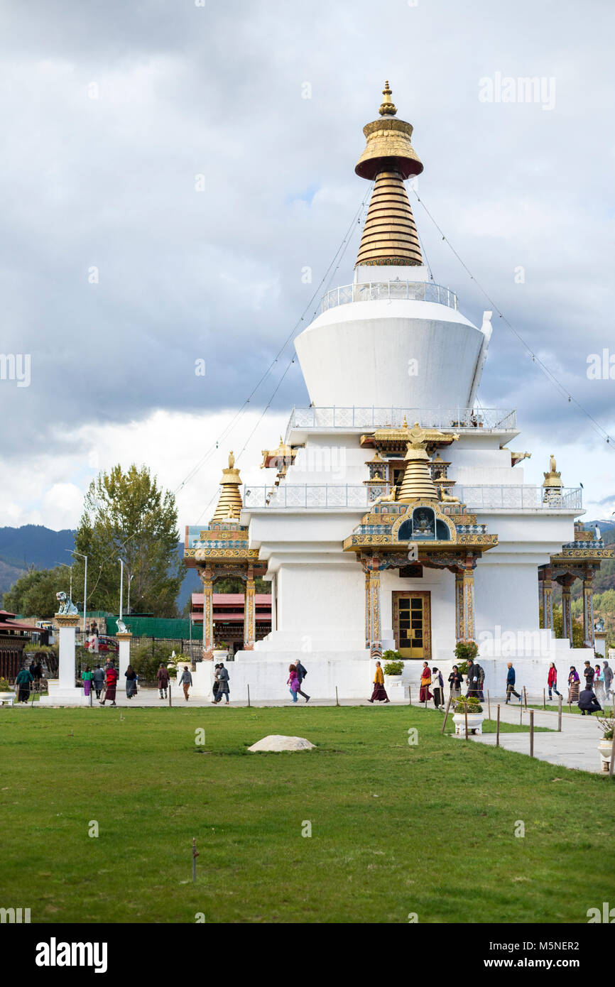 Thimpu, Bhutan. Anbeter Atisha die National Memorial Chorten. Stockfoto