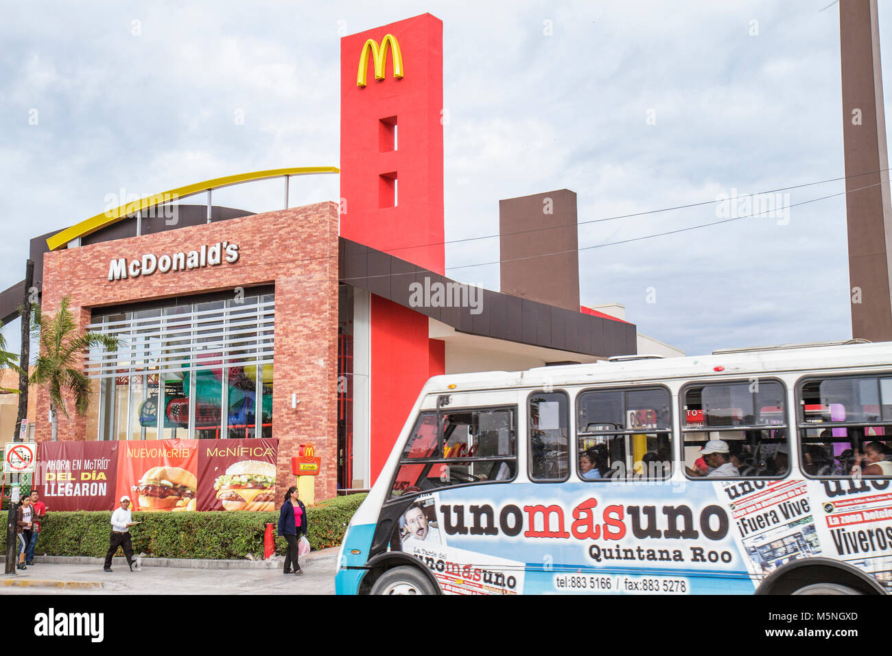 Cancun Mexiko, Mexikanisch, Avenida Tulum, McDonald's, Burger, Hamburger, globales Unternehmen, Fast Food, Hamburger, Restaurant Restaurants Essen Essen Essen Café Cafés, Log Stockfoto