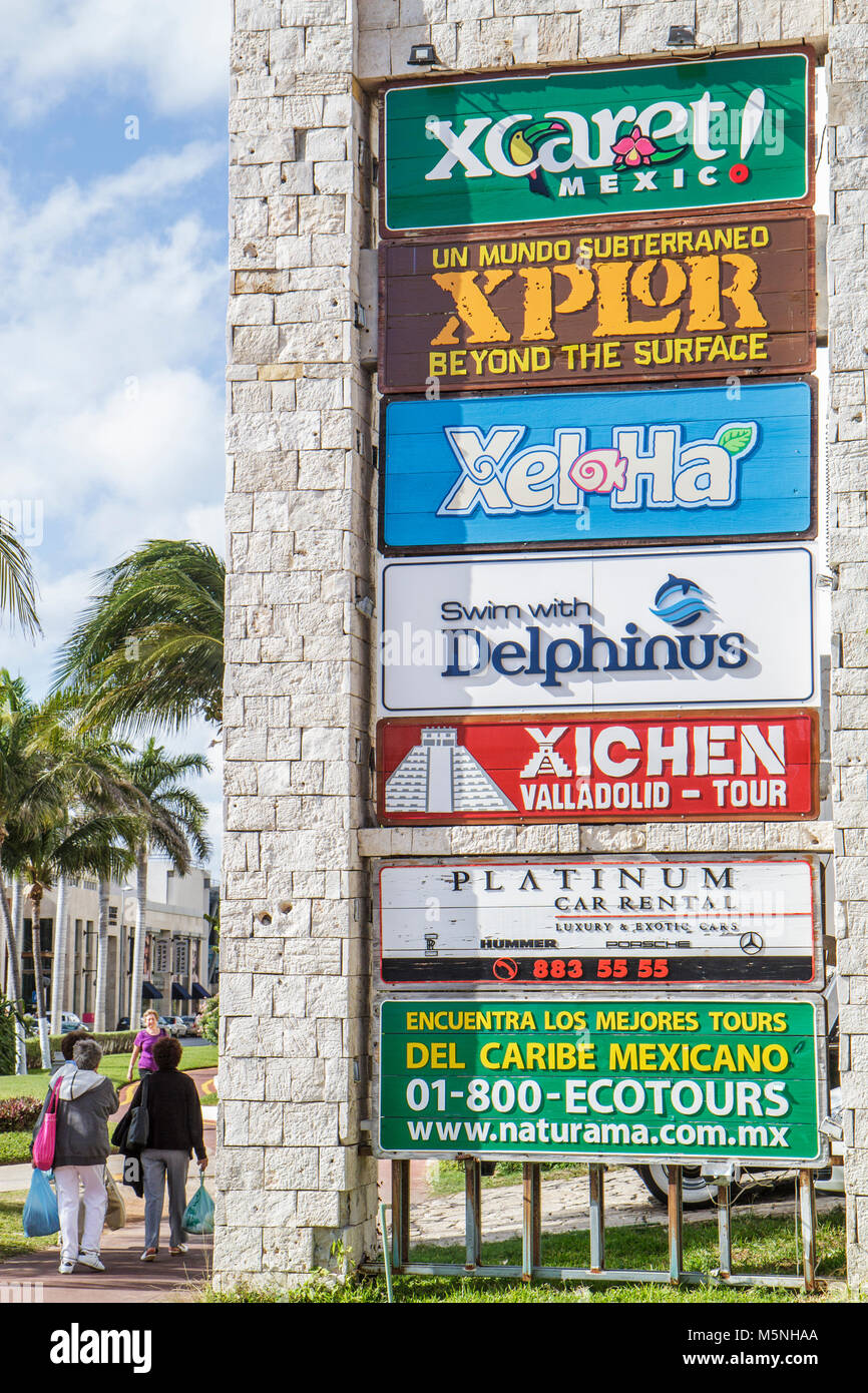 Cancun Mexiko, Mexikanischer Strand, Hotelzone, Avenida Kukulkan, Schild, örtliche Sehenswürdigkeiten, Ökotour, Autovermietung, Mex101215032 Stockfoto