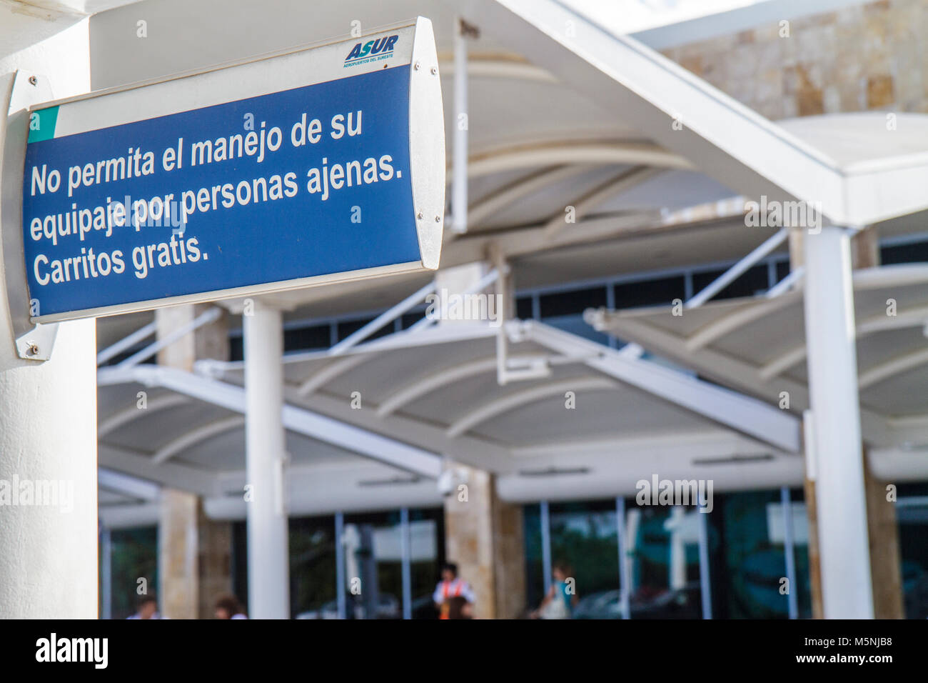 Cancun Mexiko, Mexikanisch, Yucatán-Halbinsel, Quintana Roo, Cancun International Airport, Schild, Logo, Schilder, Außenfront, Eingang, spanische Sprache, Bil Stockfoto