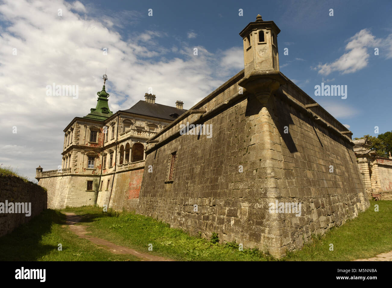 Pidhirtsi Schloss, Region Lviv, Ukraine. Pidhirtsi Schloss der Renaissance Palast aus dem 17. Jahrhundert in der westlichen Ukraine. Stockfoto