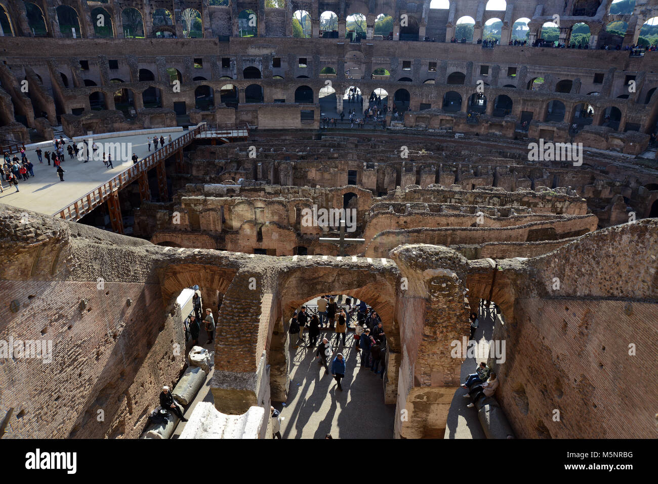 Vogelperspektive auf das Hypogeum oder Arena, dem Kolosseum in Rom, Italien Stockfoto