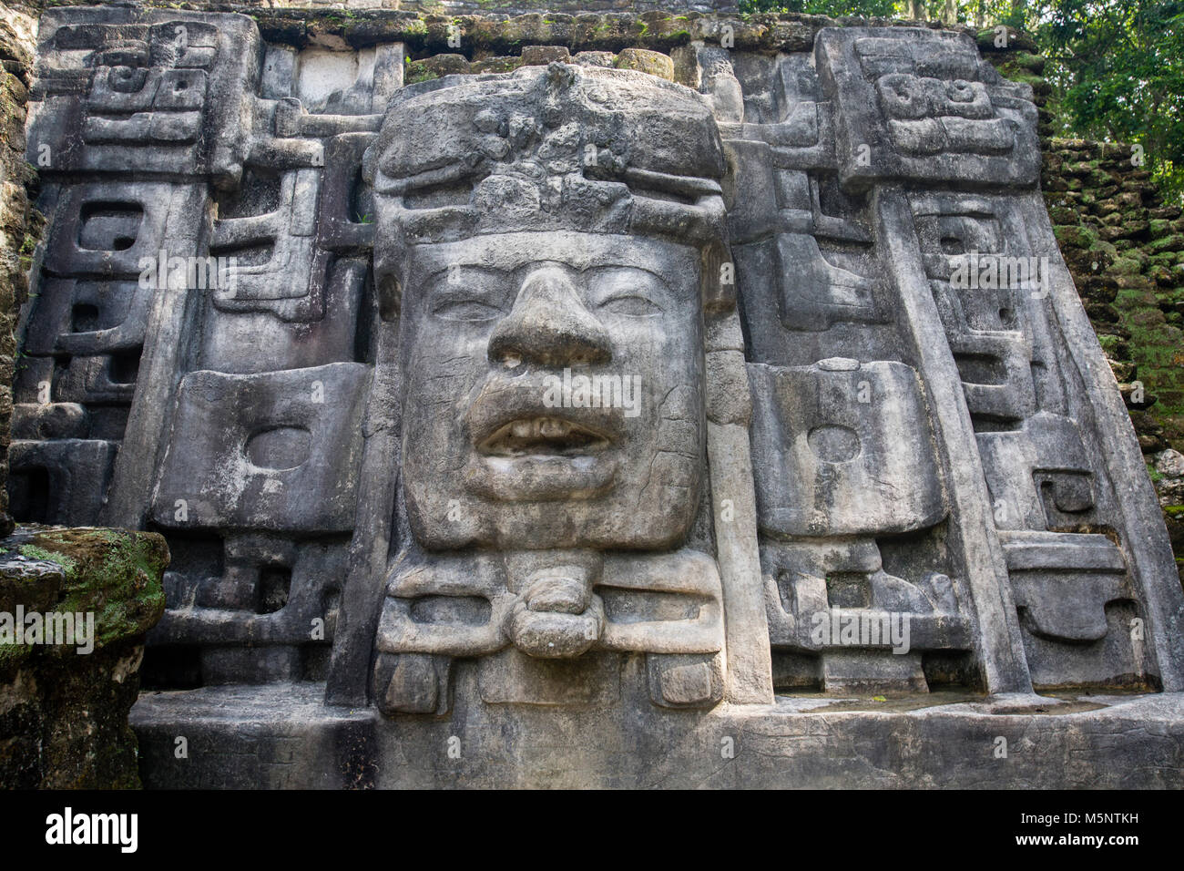 Mask Tempel in Belize Lamanai Maya Ruinen Stockfoto