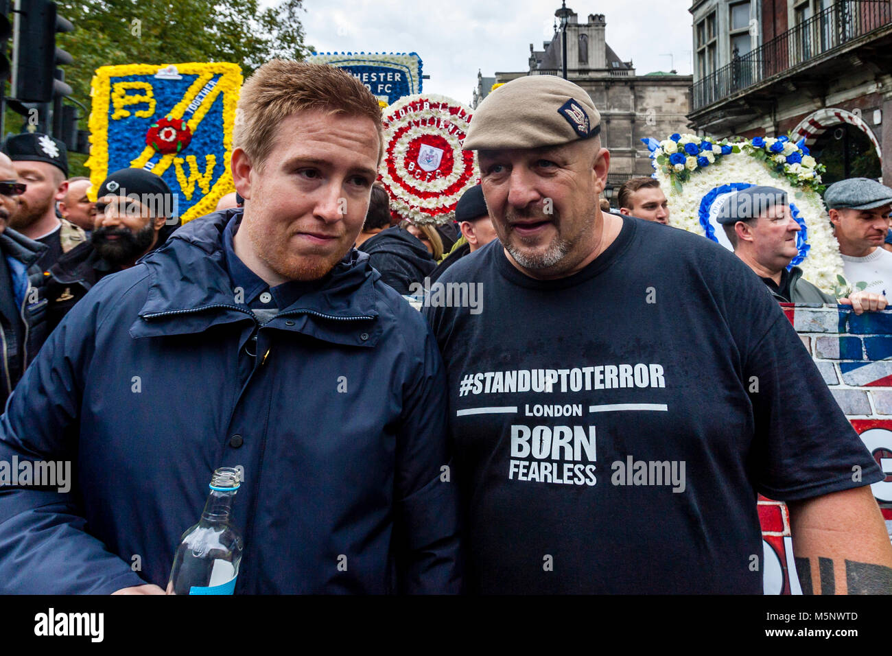 Der ehemalige britische Soldaten in die Fußball-Jungs Alliance (FLA) März in London gegen Extremismus, London, UK Stockfoto