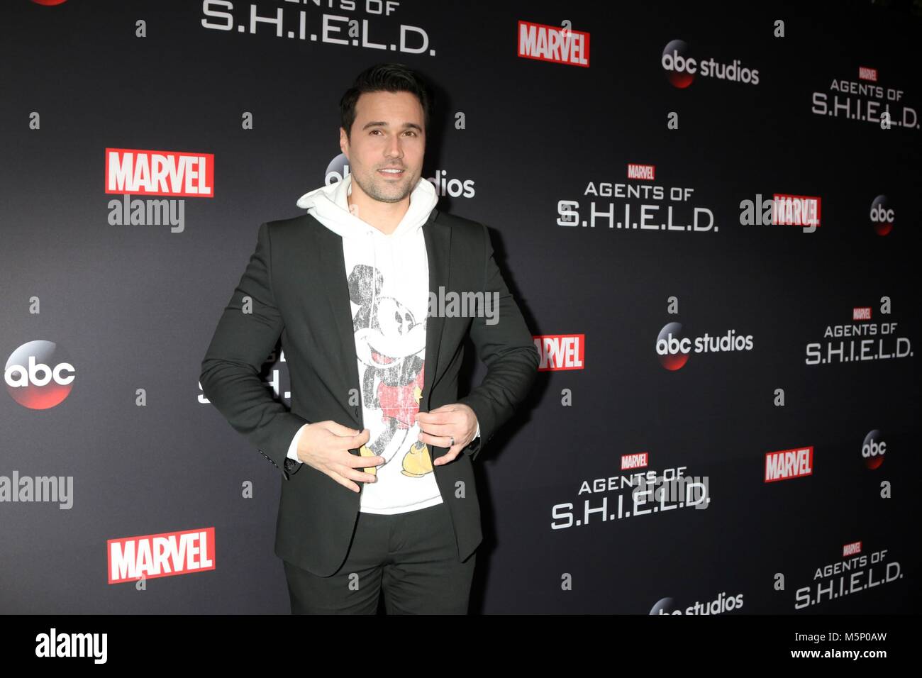 Los Angeles, CA, USA. 24 Feb, 2018. Brett Dalton in der Ankunftshalle für die Marvel Agenten von S.h.i.e.l.d 100 Episode Celebration, OHM, Nachtclub, Los Angeles, CA, 24. Februar 2018. Credit: Priscilla Grant/Everett Collection/Alamy leben Nachrichten Stockfoto