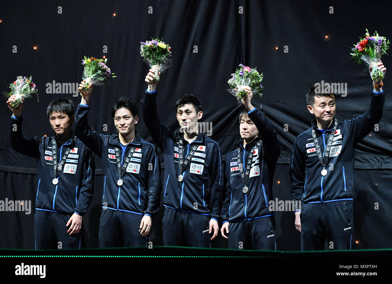 London, Großbritannien. 25. Februar, 2018. Japans Männer Team bei der Präsentation nach dem ITTF-Team WM-Finale während der International Table Tennis Federation Team Wm Finale zwischen Männer Team von China und Männer Team von Japan bei Kupfer, Arena am Sonntag, den 25. Februar 2018. LONDON ENGLAND. Credit: Taka G Wu Credit: Taka Wu/Alamy leben Nachrichten Stockfoto