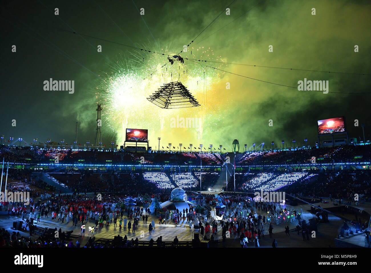 Closing Ceremony, Schlussfeier. Feuerwerk. PyeongChang Olympiastadion. am 25.02.2018. Olympische Winterspiele 2018, vom 09.02. - 25.02.2018 in PyeongChang/Suedkorea. | Verwendung weltweit Stockfoto