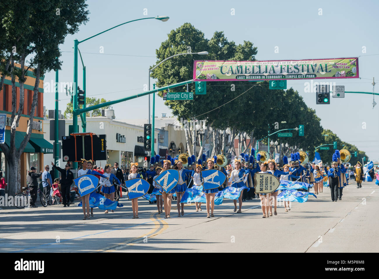 Temple City, Los Angeles, USA. 24. Februar, 2018. Dana Middle School, Arcadia Marching Band Leistung des berühmten 74Th Camellia Festival Parade am Feb 24, 2018 an der Temple City, Los Angeles County, Kalifornien Quelle: Chon Kit Leong/Alamy leben Nachrichten Stockfoto