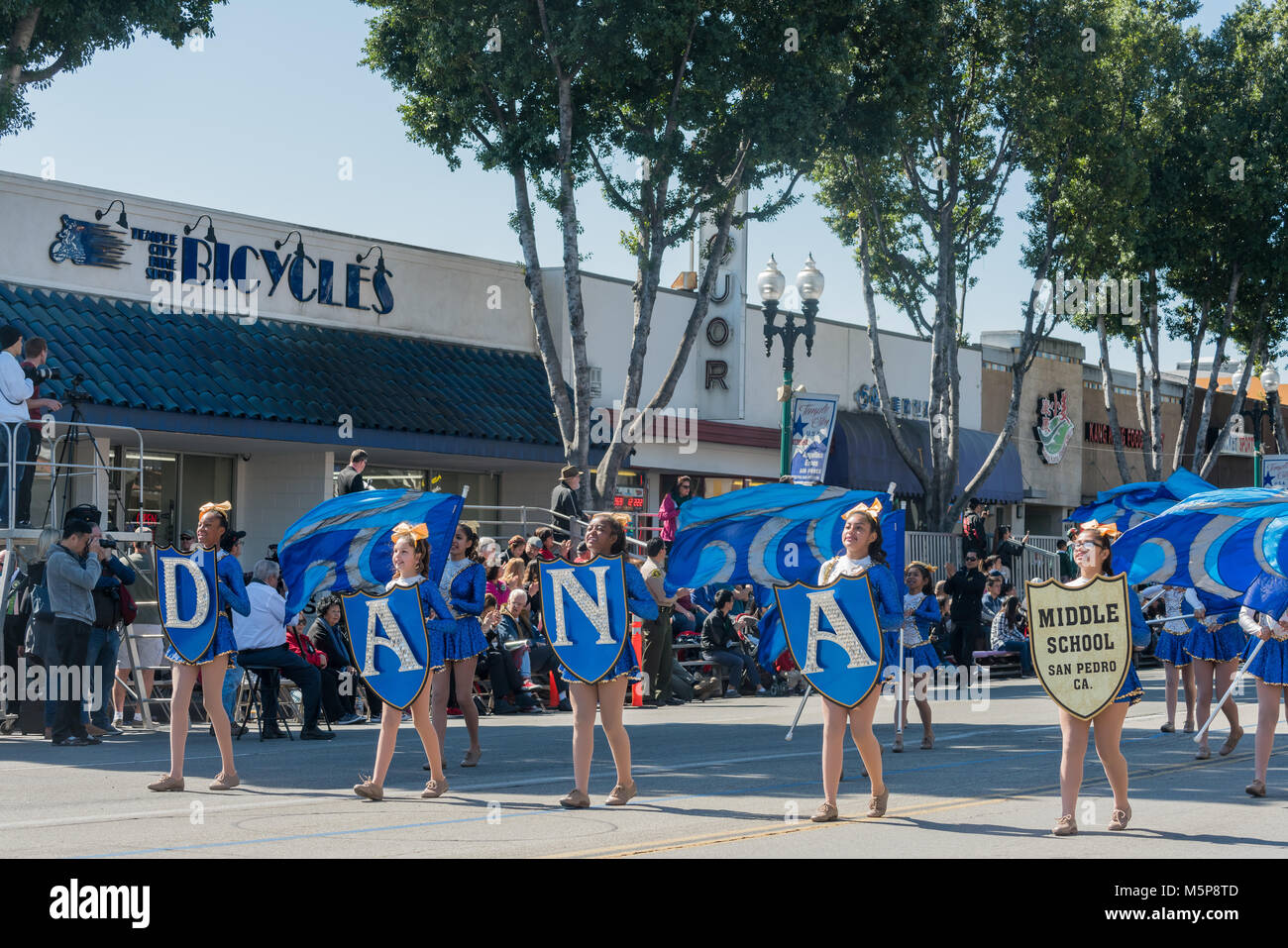 Temple City, Los Angeles, USA. 24. Februar, 2018. Dana Middle School, Arcadia Marching Band Leistung des berühmten 74Th Camellia Festival Parade am Feb 24, 2018 an der Temple City, Los Angeles County, Kalifornien Quelle: Chon Kit Leong/Alamy leben Nachrichten Stockfoto