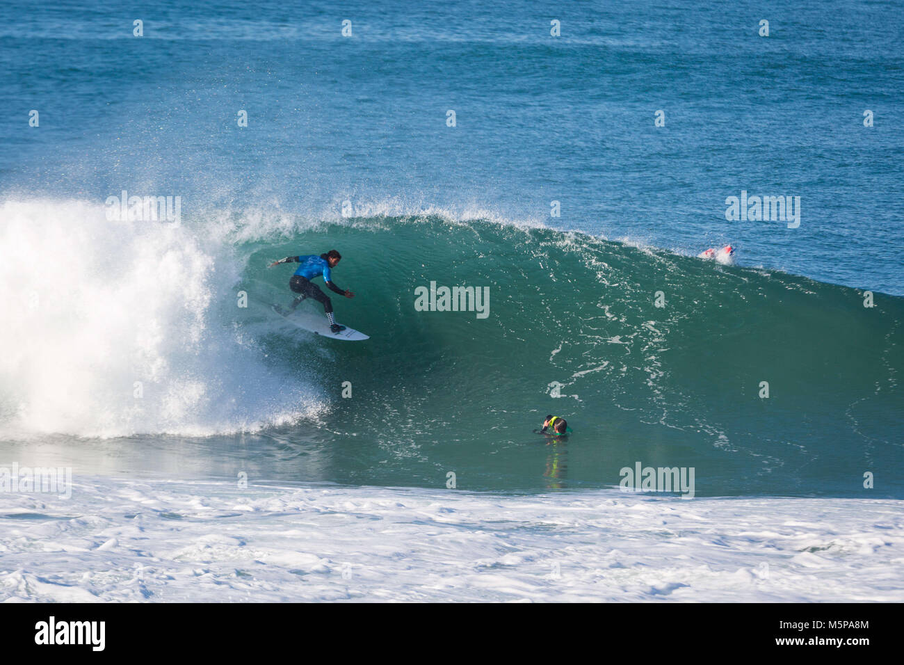 Februar 24, 2018 - NazarÃ, Leiria, Portugal - Surfer: Lucas Chianca, Brasilianische am CapÃ-tulo Perfeito Ereignis gesehen... eine Veranstaltung, die zusammen bringt einige der besten kostenlosen Surfer im Land und in der Welt in einem Rohr Wettbewerb im Praia Norte, Nazaré. Es geschah am 24. Februar und der Sieger war William Aliotti. (Bild: © capitulo Perfeito-007.jpg /SOPA Bilder über ZUMA Draht) Stockfoto