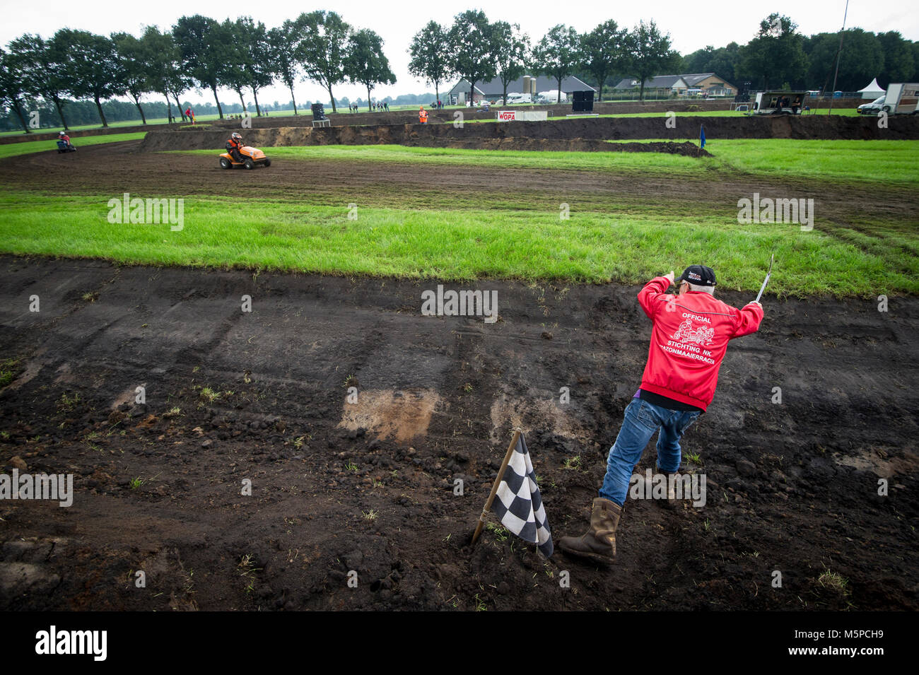 Die Niederlande. Mariënvelde. 12-08-2017. Niederländische Meisterschaft Rasenmäher Racing. Stockfoto