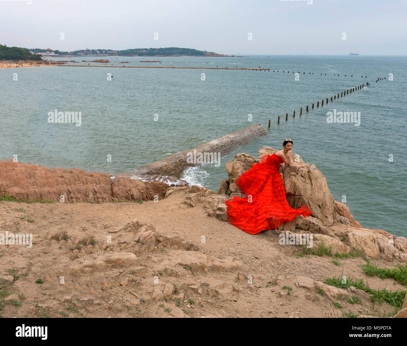 China, Provinz Shandong, Qingdao, Taiping Bay, einer der glücklichen Strände von Qingdao, wo Paare zusammen für Ihre Hochzeit Fotos kommen. Stockfoto