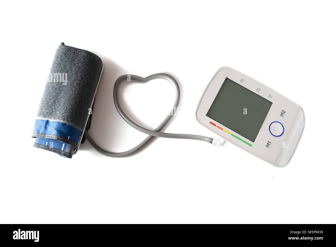 Blutdruck Messgerät mit Manschette und Monitor mit einem Rohr in Herzform, Gerät für Gesundheit und Medizin verbunden Stockfoto
