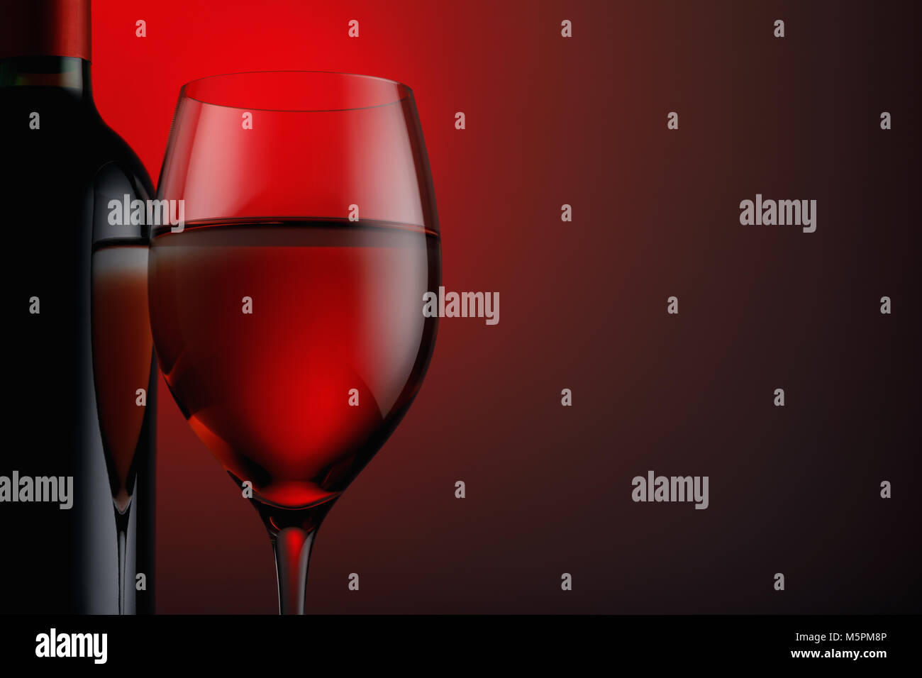 Glas und Flasche Rotwein auf einem dunklen Hintergrund mit Platz für Text, Nahaufnahme Stockfoto