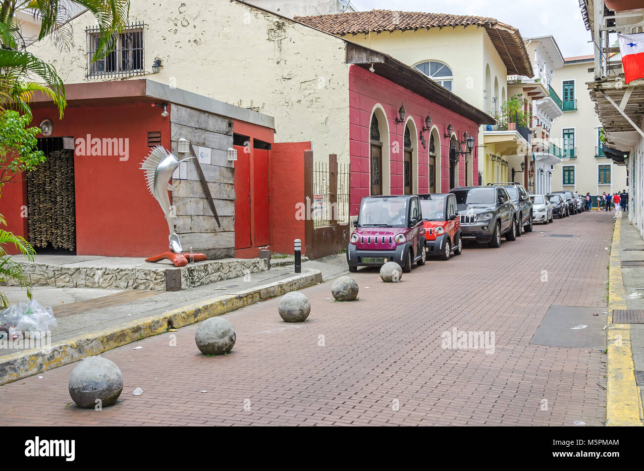 Panama City, Panama - November 3, 2017: eine Straße in der historischen Altstadt Casco Viejo (Altstadt), auch bekannt als Casco Antiguo. Stockfoto