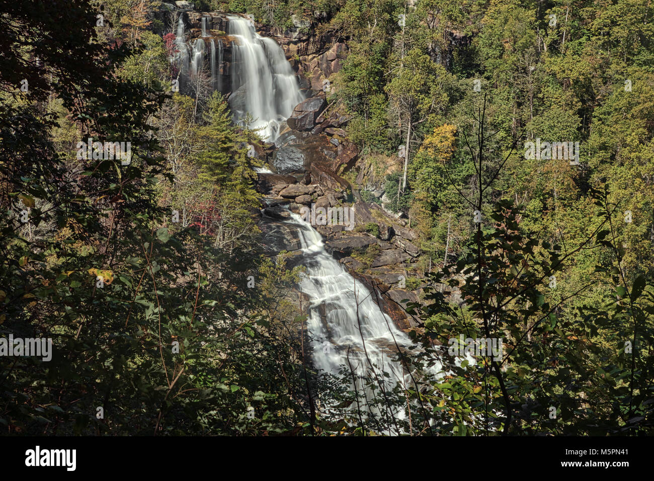 Wildwasser Wasser fällt Stockfoto